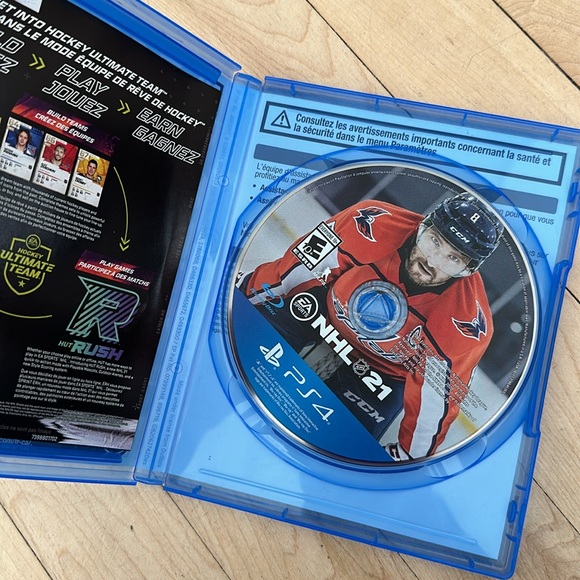 SOLD❗️PLAYSTATION 4 WITH 2 CONTROLLERS - Picture 3 of 3